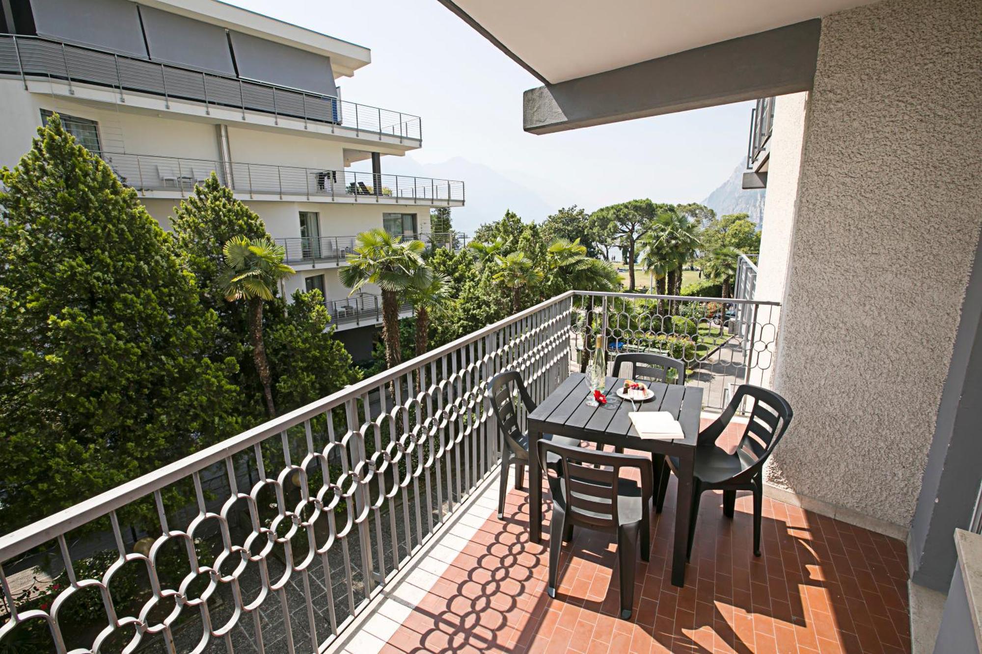 Riva Lago E Spiaggia Apartment 2 - Happy Rentals Exterior photo
